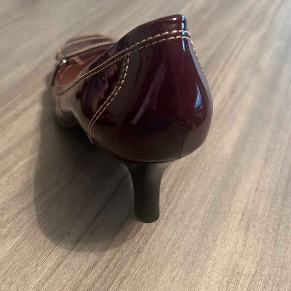 Talbot dressy low pump. Only worn once. Had knee surgery and need chunky heel. - Picture 4 of 8